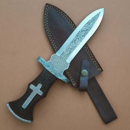 Hunting Dagger Knife With Stylish Etching On Blade